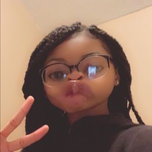 Meet your Posher, Donyasia